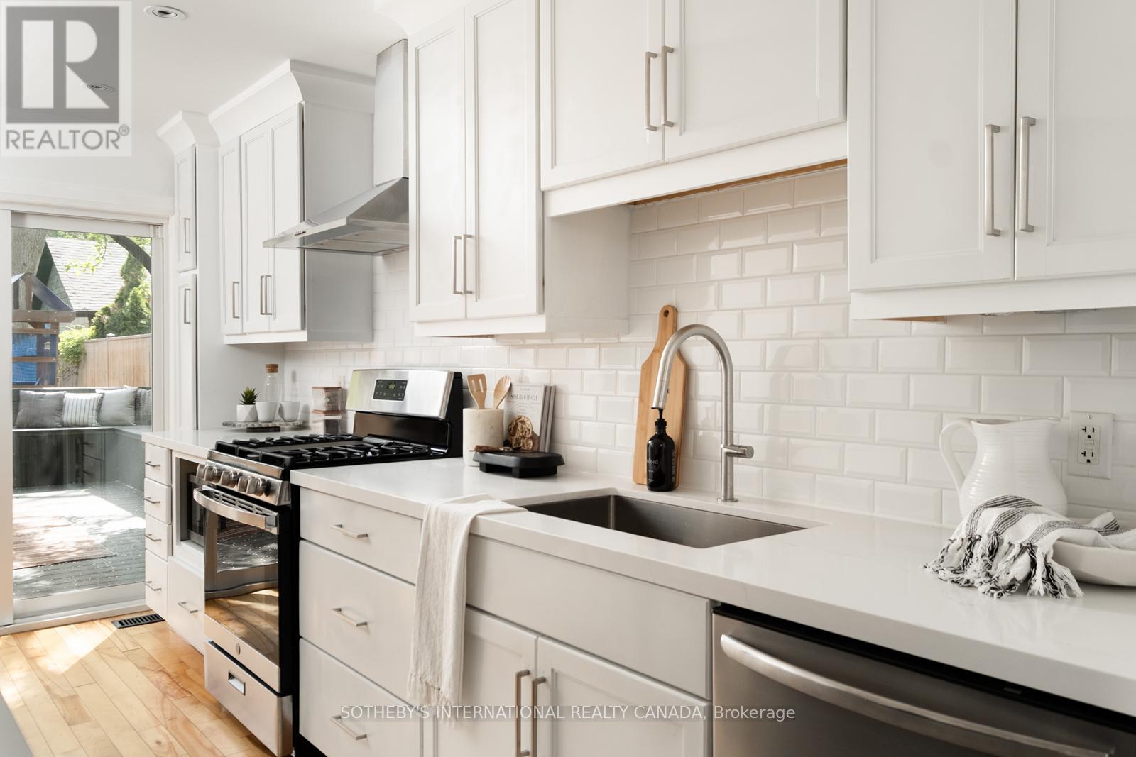 93 Fuller Avenue, Toronto, Ontario  M6R 2C4 - Photo 16 - W13173950