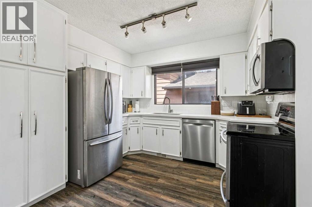 60 Bermondsey Court NW, Calgary, Alberta  T3K 1V7 - Photo 10 - A2310617
