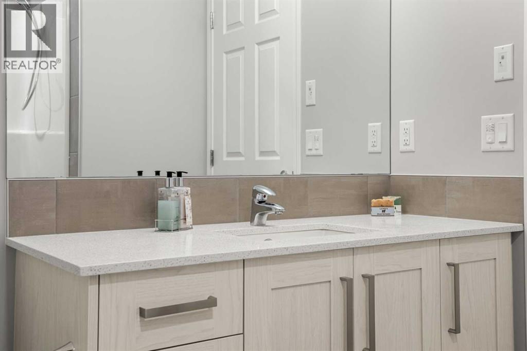 1020 Chinook Gate Heath SW, Airdrie, Alberta  T4B 5C9 - Photo 37 - A2305951