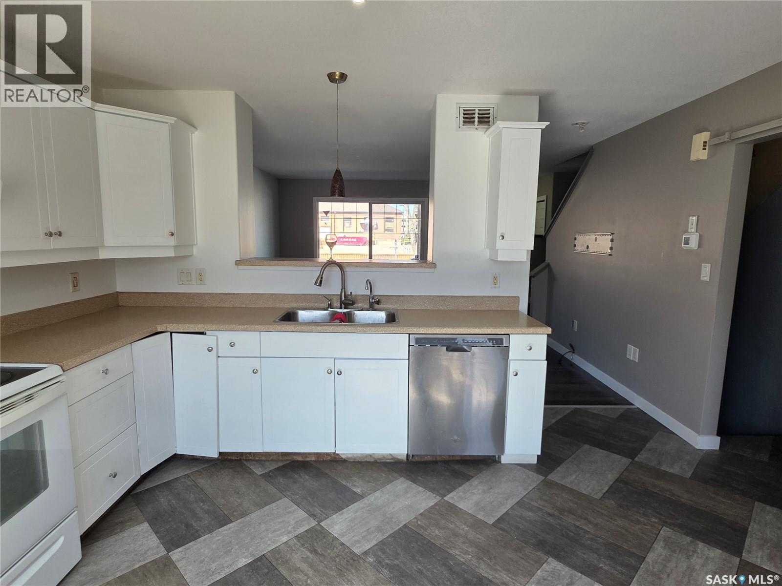 2195 Toronto Street, Regina, Saskatchewan  S4P 0B7 - Photo 10 - SK037101