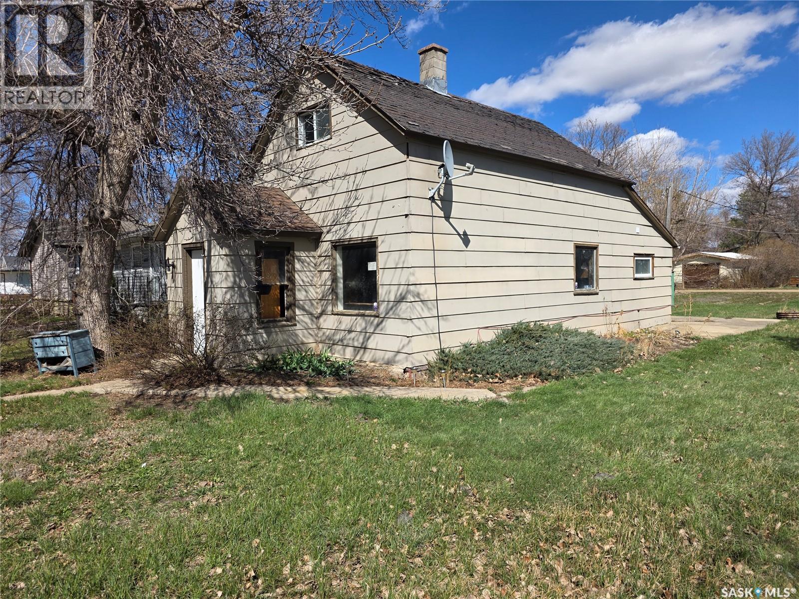6371 Queens AVENUE, gull lake, Saskatchewan