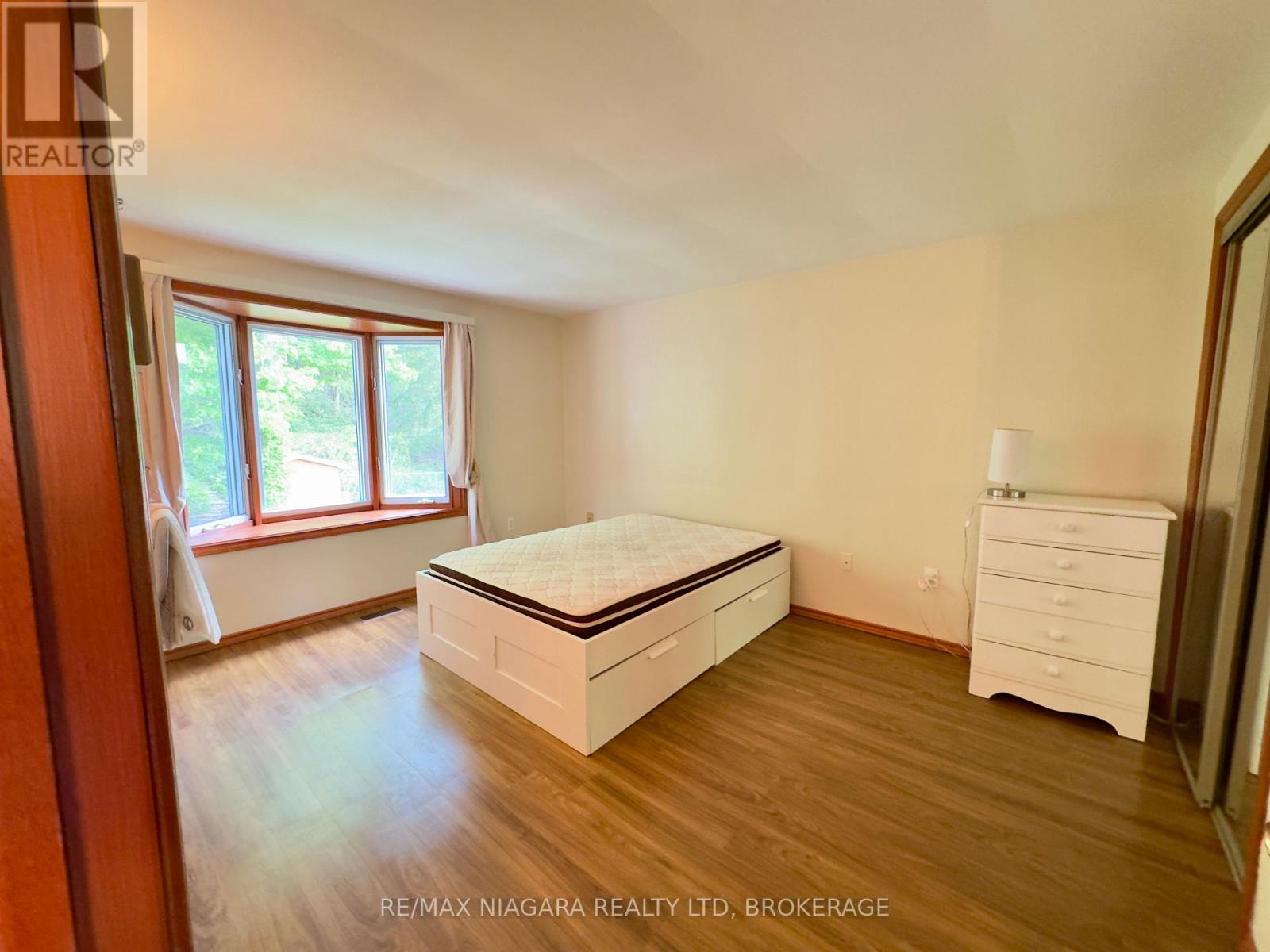 Upper - 4 Trillium Lane, St. Catharines, Ontario  L2T 1W2 - Photo 8 - X13172914