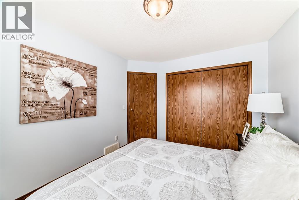118 Bridleridge Way SW, Calgary, Alberta  T2Y 4K8 - Photo 16 - A2309870
