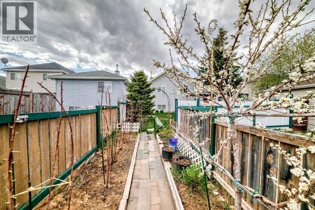 118 Bridleridge Way SW, Calgary, Alberta  T2Y 4K8 - Photo 43 - A2309870
