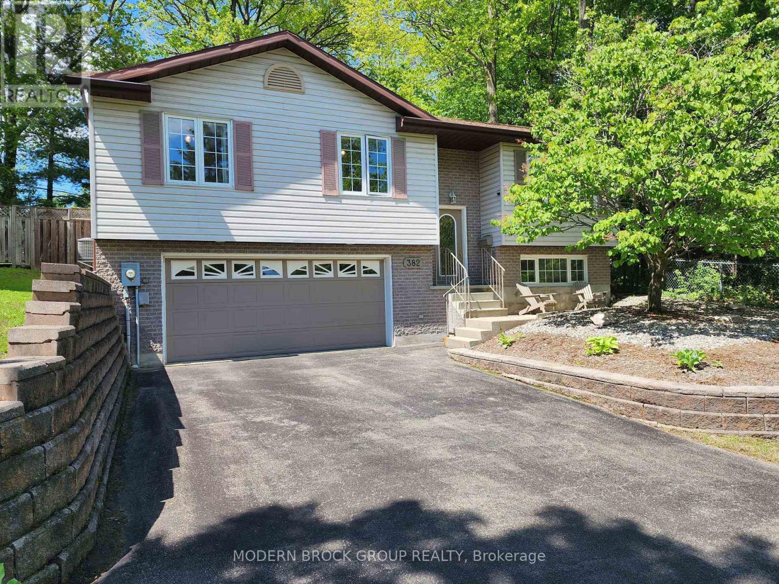 382 PEARL STREET W, Brockville, Ontario