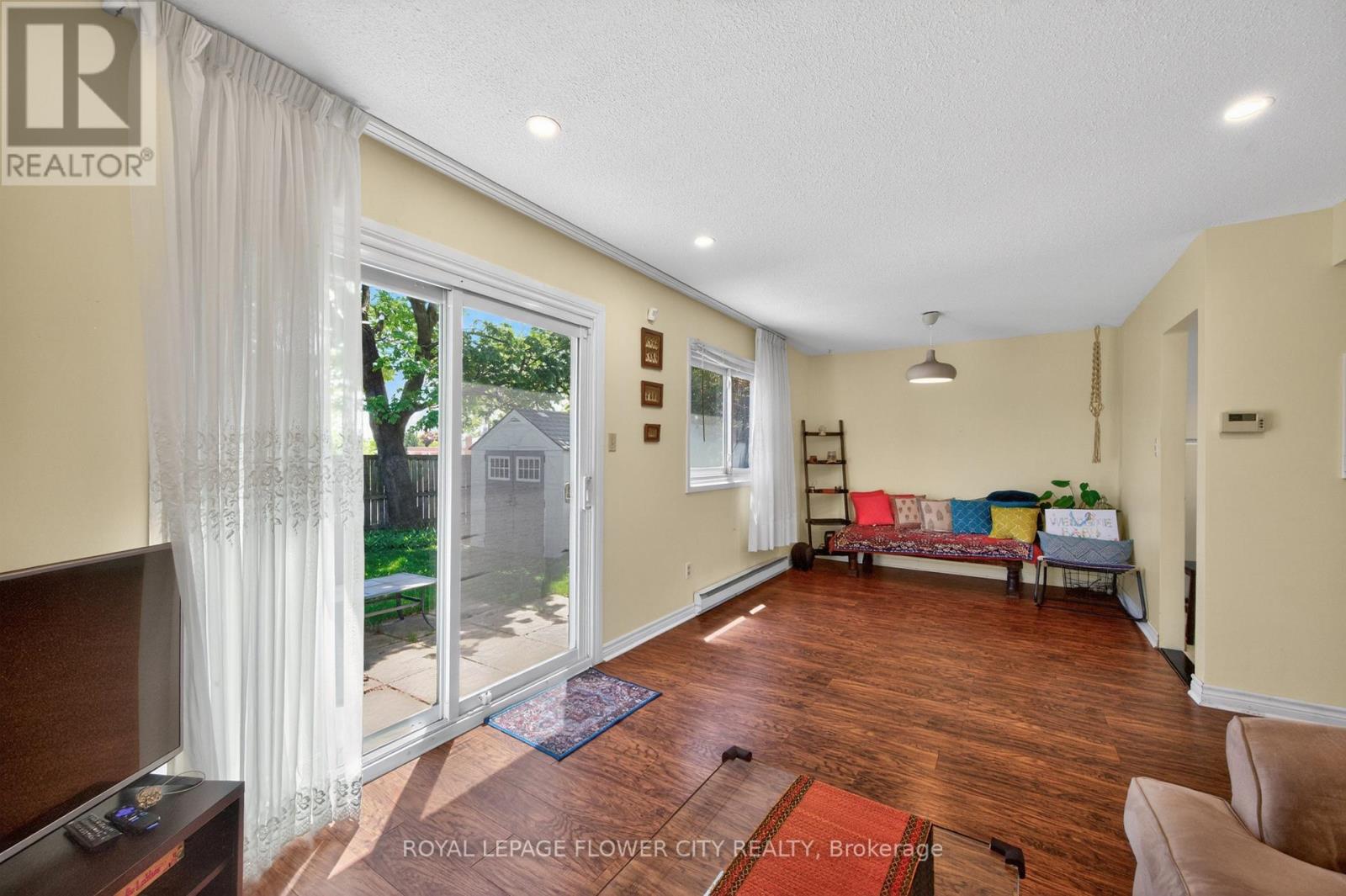 16 Gleneaden Court, Brampton, Ontario  L6S 2J7 - Photo 8 - W13173624