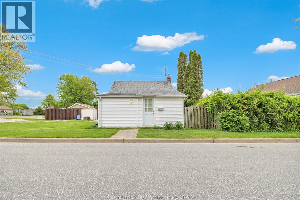 MLS# 26012049: 23 Bayview Place, Leamington, Canada