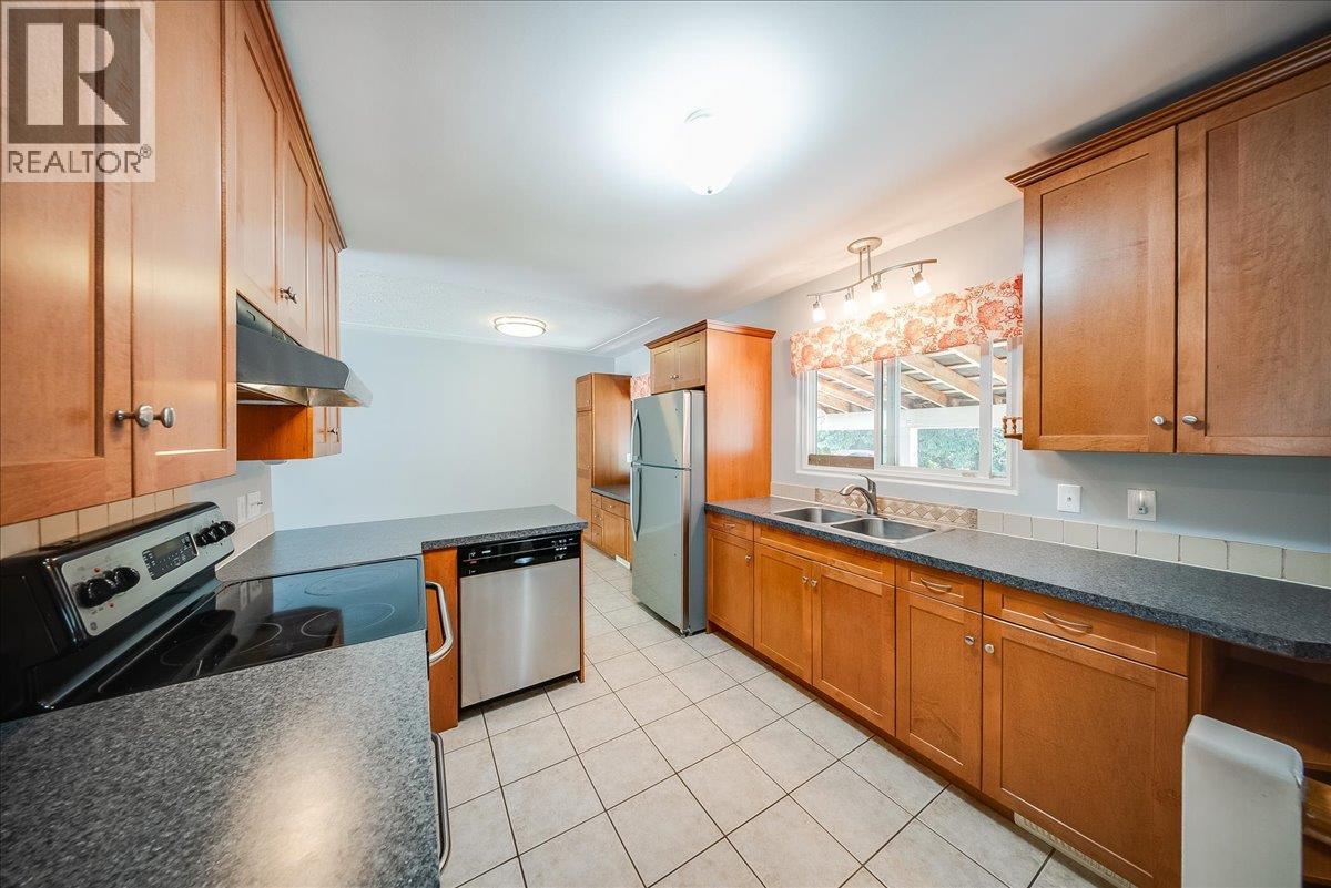 3542 Marigold Drive, Trail, British Columbia  V1R 2X6 - Photo 5 - 10388604