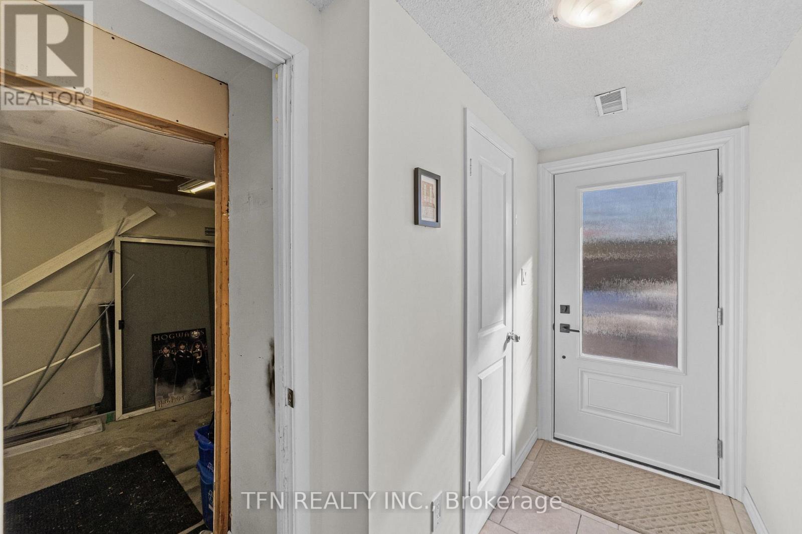 21 - 30 Heslop Road, Milton, Ontario  L9T 1B3 - Photo 4 - W12894714