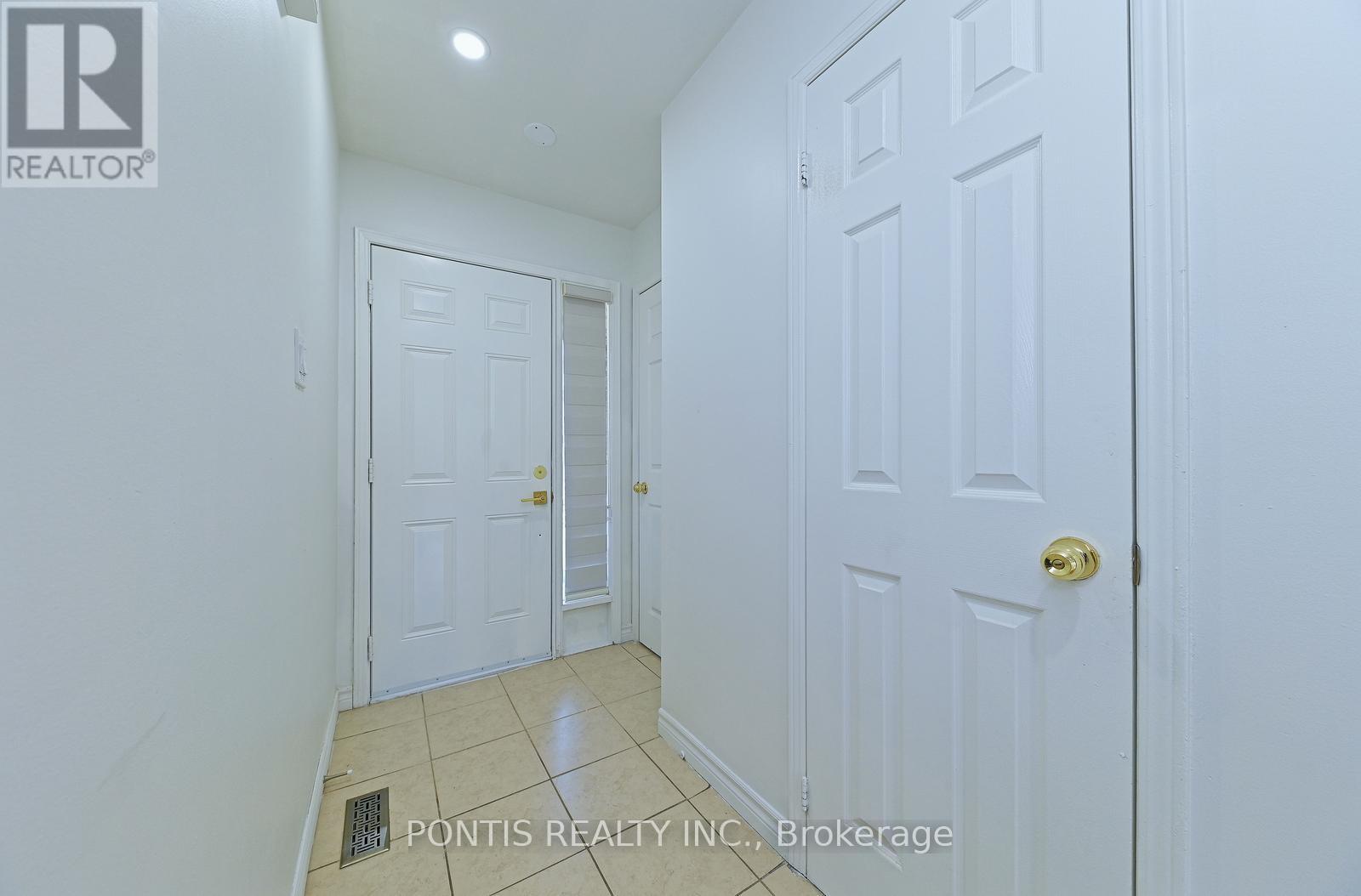 198 Moffatt Avenue, Brampton, Ontario  L6Y 4R3 - Photo 5 - W13173970