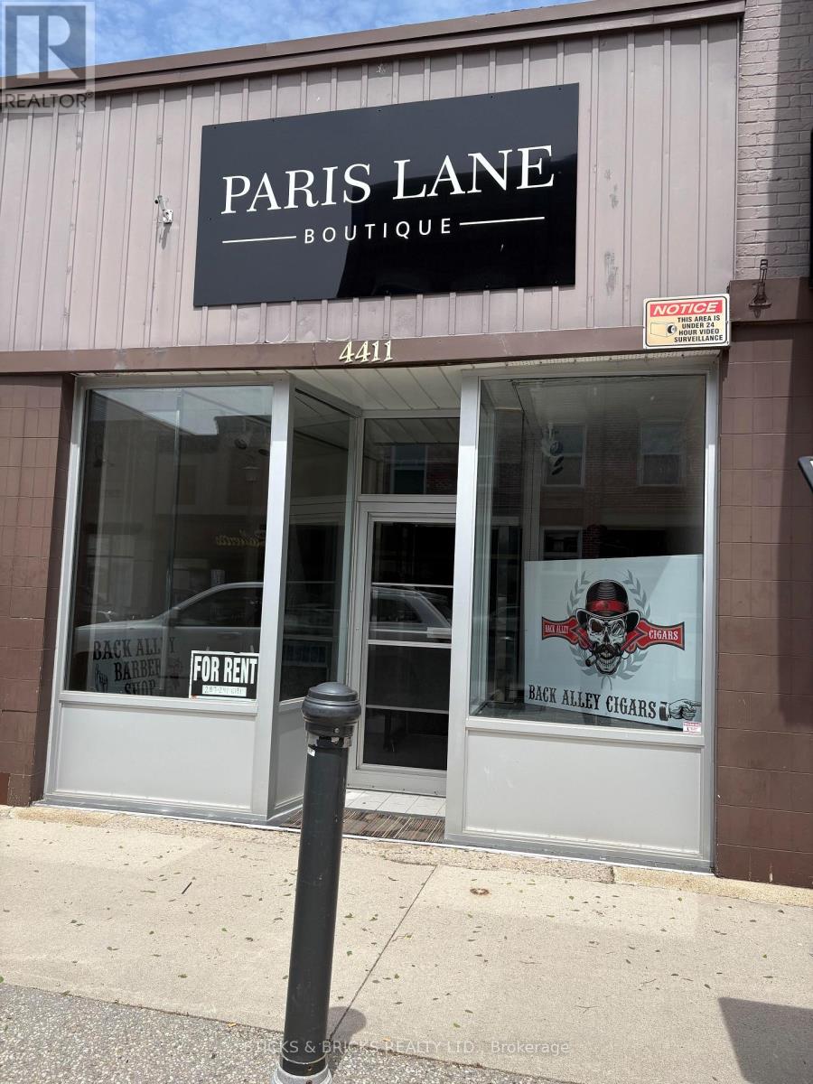 4411 Queen Street, Niagara Falls, Ontario  L2E 2L2 - Photo 1 - X13175094
