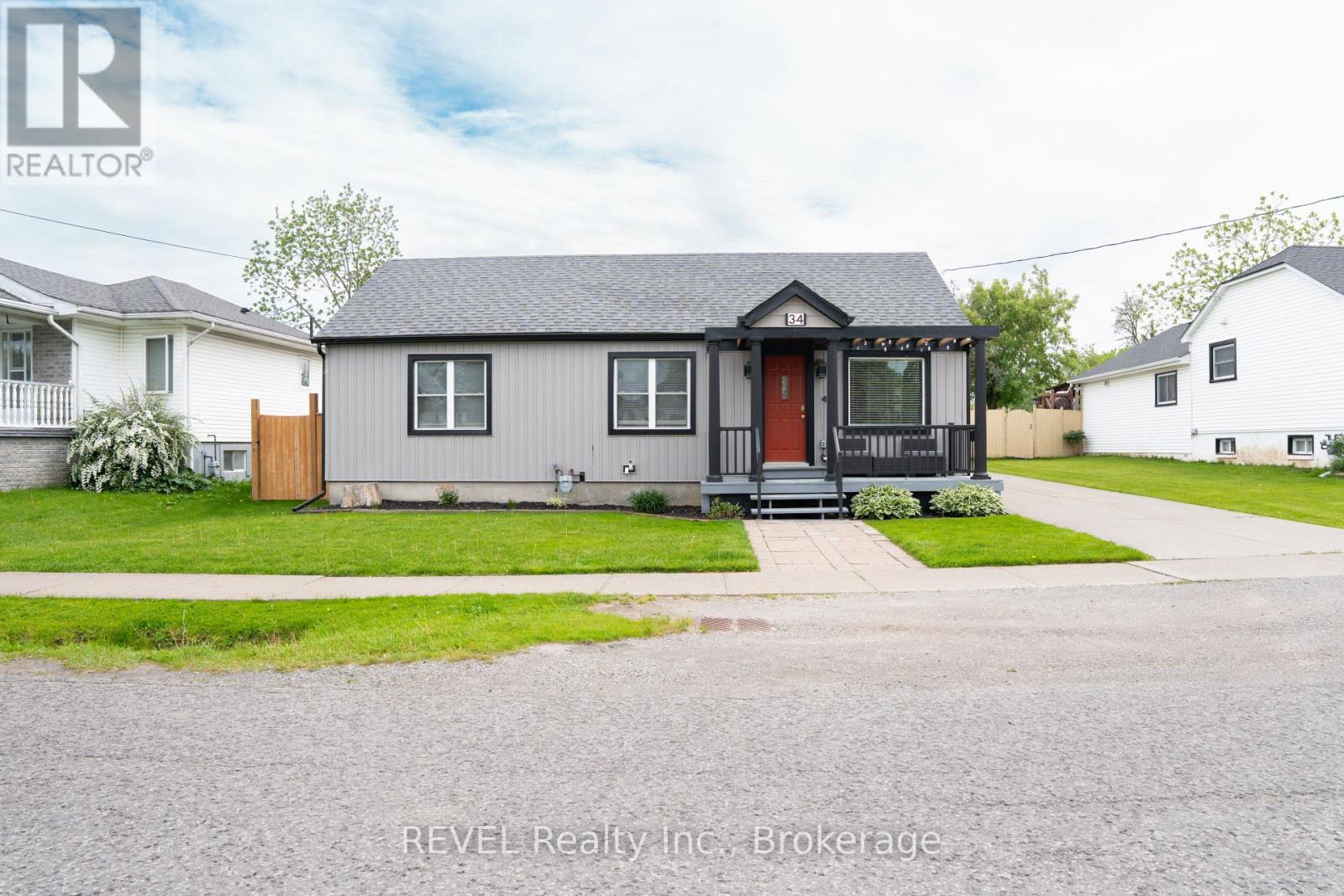 34 Bloomfield Avenue, St. Catharines, Ontario  L2P 1X3 - Photo 2 - X13175146
