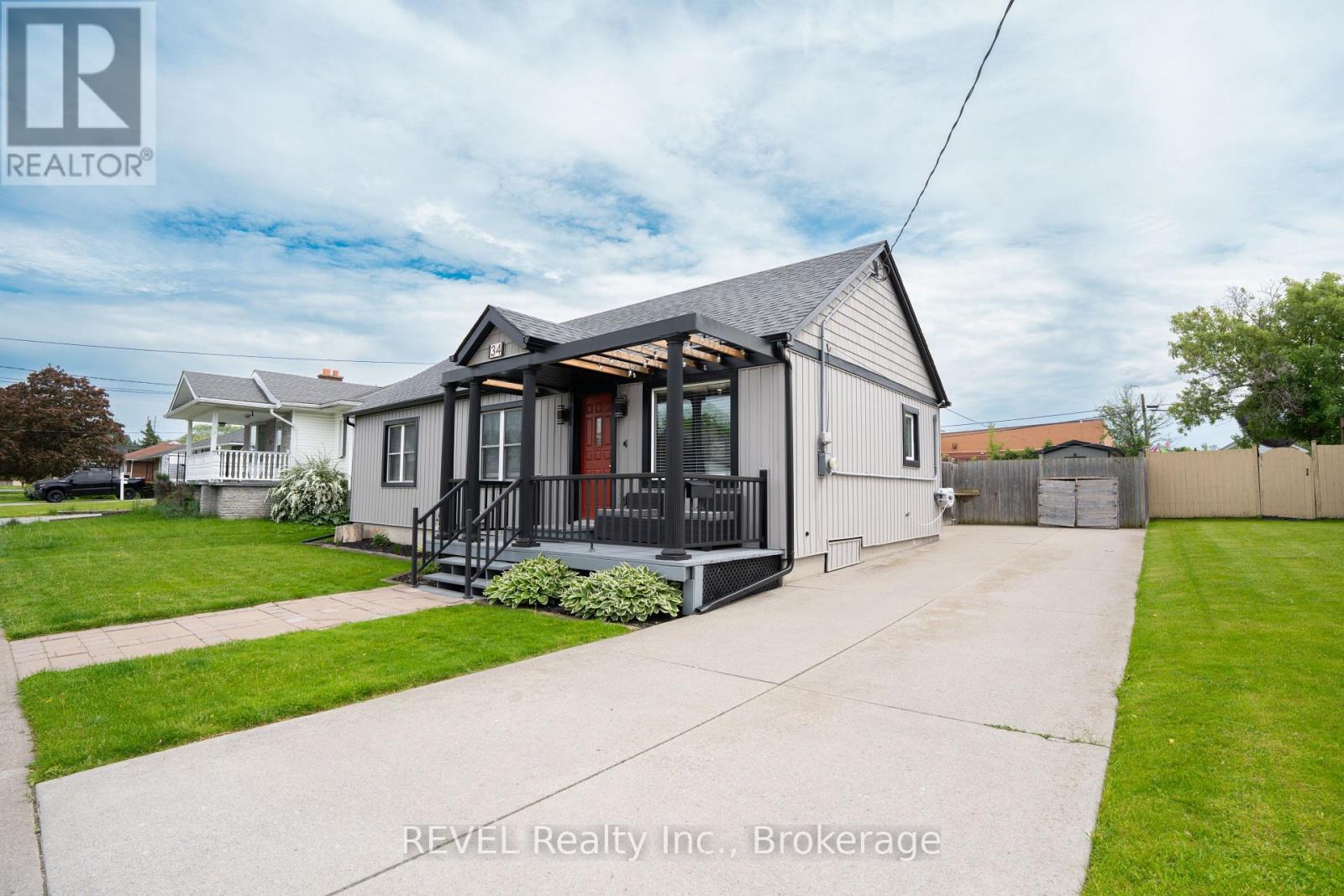 34 Bloomfield Avenue, St. Catharines, Ontario  L2P 1X3 - Photo 3 - X13175146