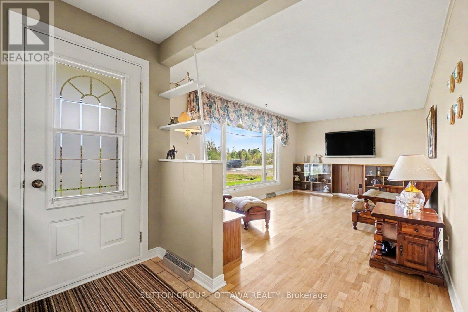 6573 Russell Road, Ottawa, Ontario  K0A 1K0 - Photo 3 - X13175210