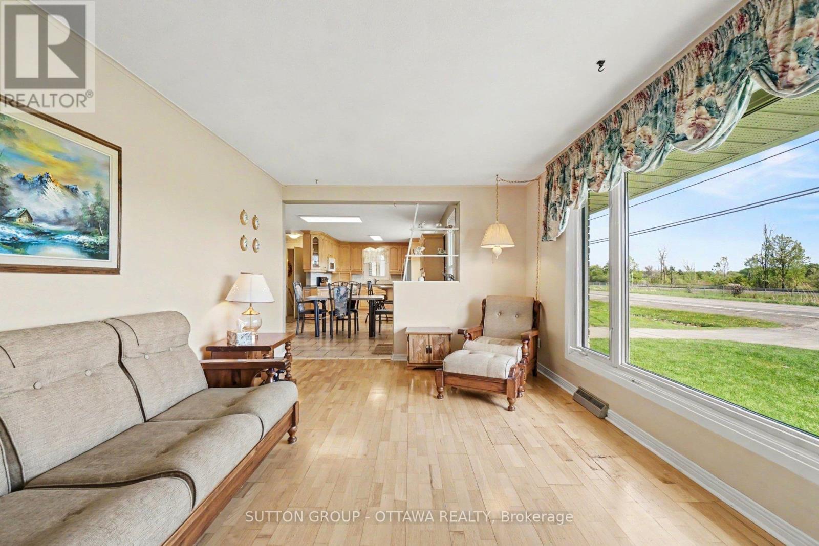 6573 Russell Road, Ottawa, Ontario  K0A 1K0 - Photo 4 - X13175210