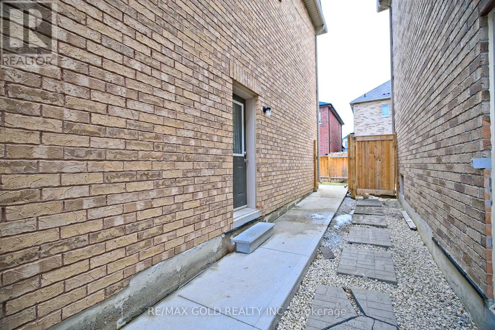 10 Dopp Crescent, Brampton, Ontario  L6P 4C8 - Photo 27 - W13120132