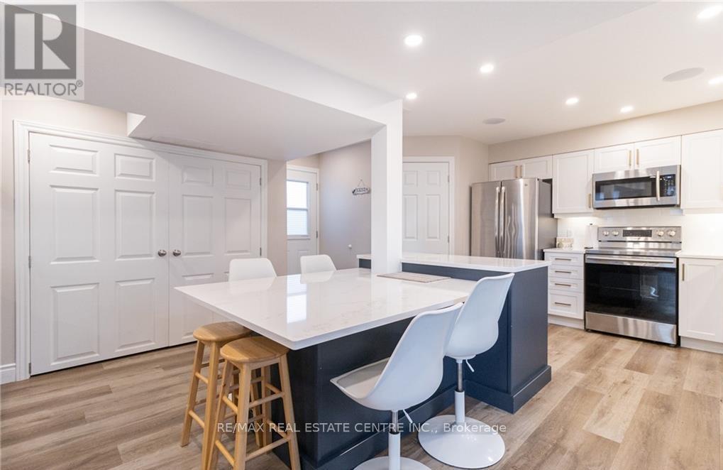 11 Dietrich Crescent, Lambton Shores, Ontario  N0M 1T0 - Photo 5 - X12988050