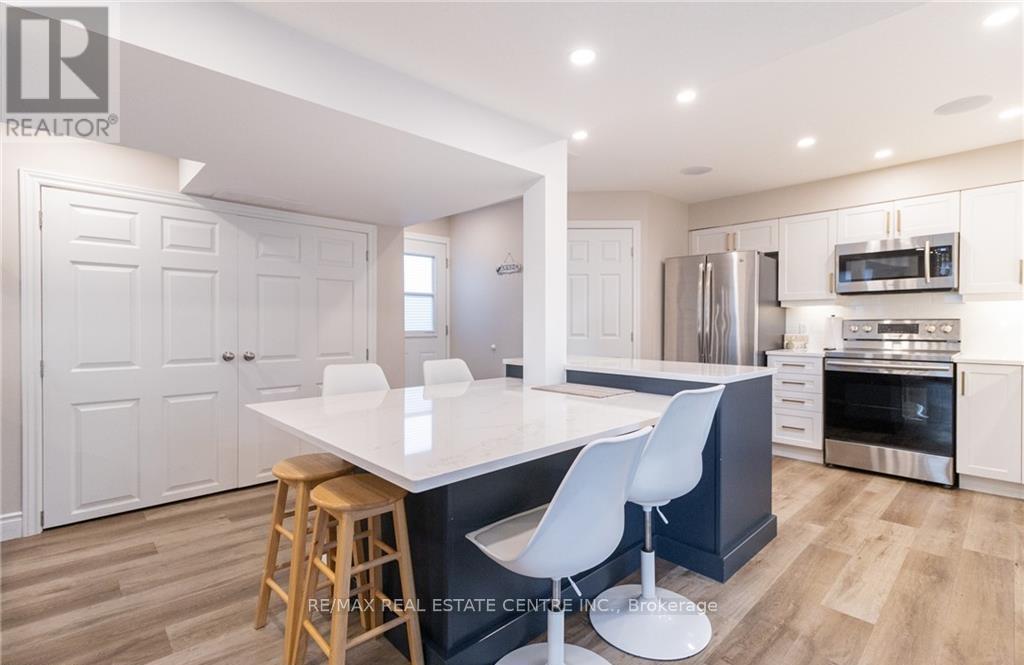 11 Dietrich Crescent, Lambton Shores, Ontario  N0M 1T0 - Photo 7 - X12988050