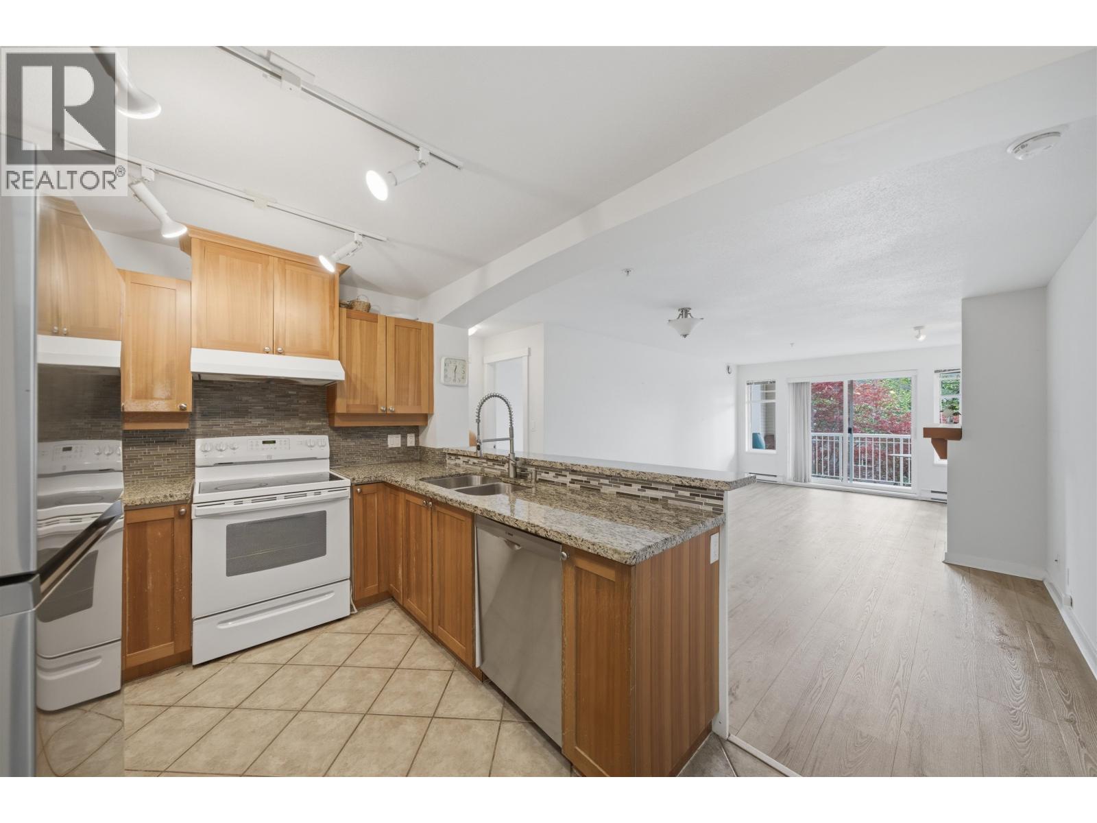 212 1428 PARKWAY BOULEVARD, Coquitlam, British Columbia