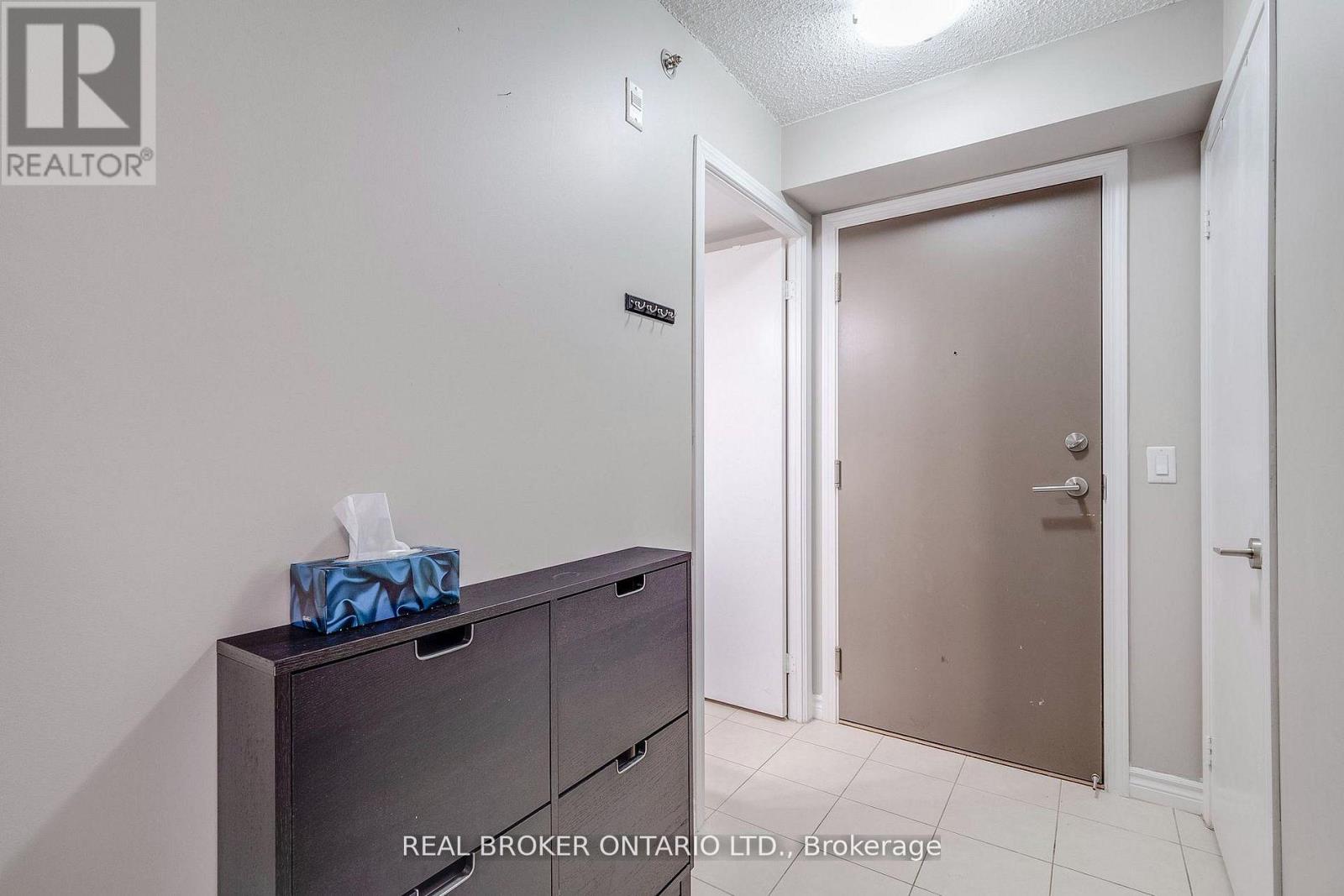 225 - 35 Saranac Boulevard, Toronto, Ontario  M6A 2G4 - Photo 3 - C13174786