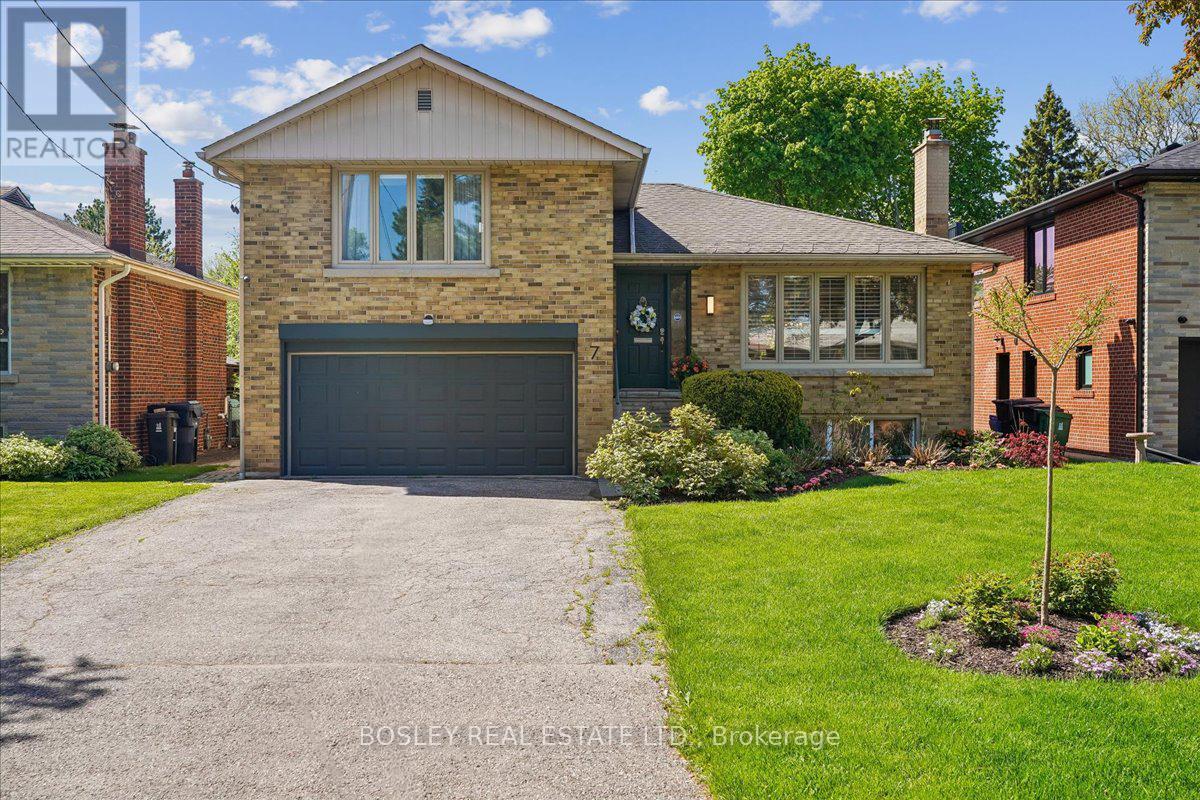 7 HOWARD DRIVE, Toronto, Ontario