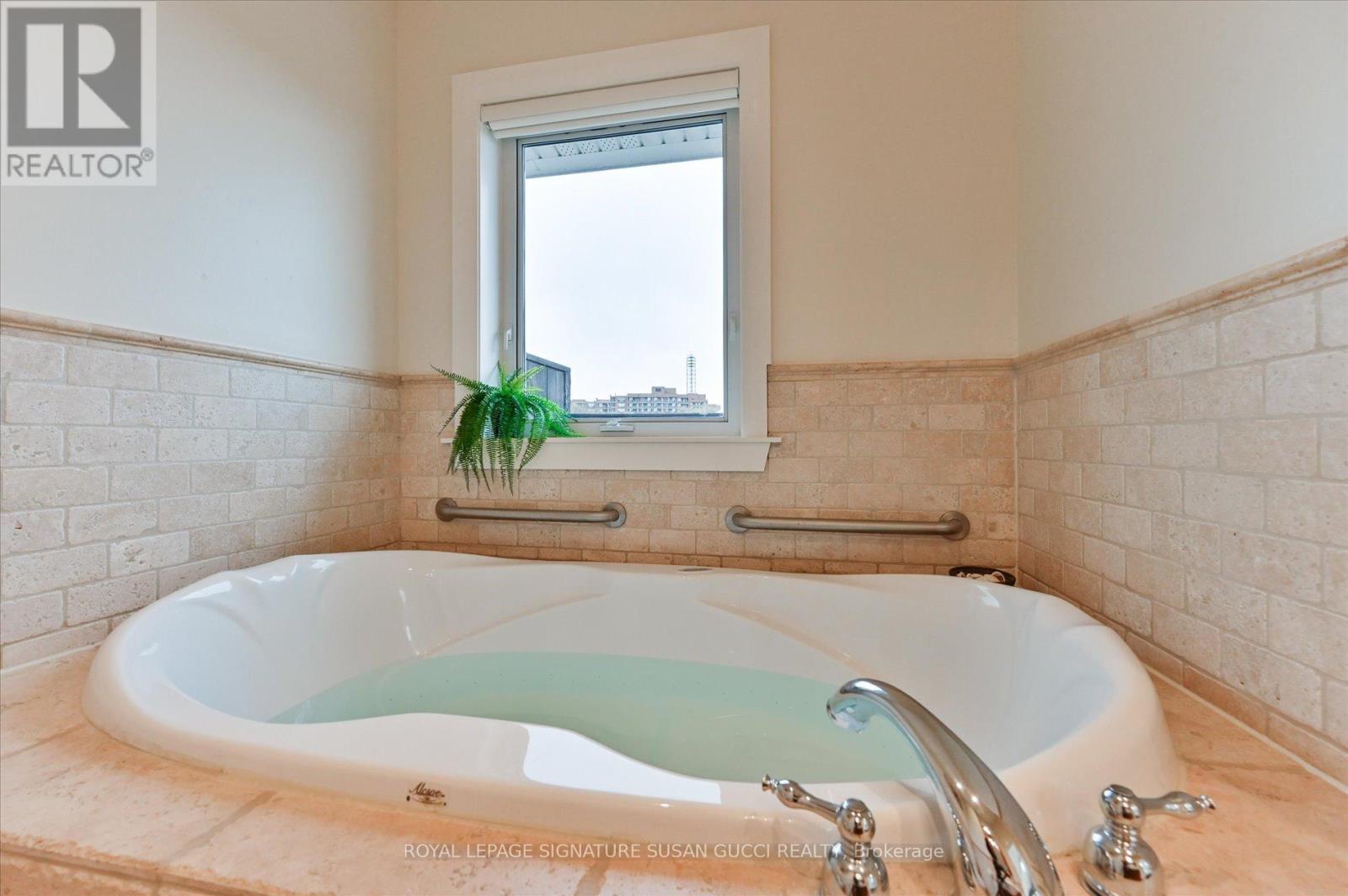 110 Tisdale Avenue, Toronto, Ontario  M4A 1Y7 - Photo 24 - C13175142
