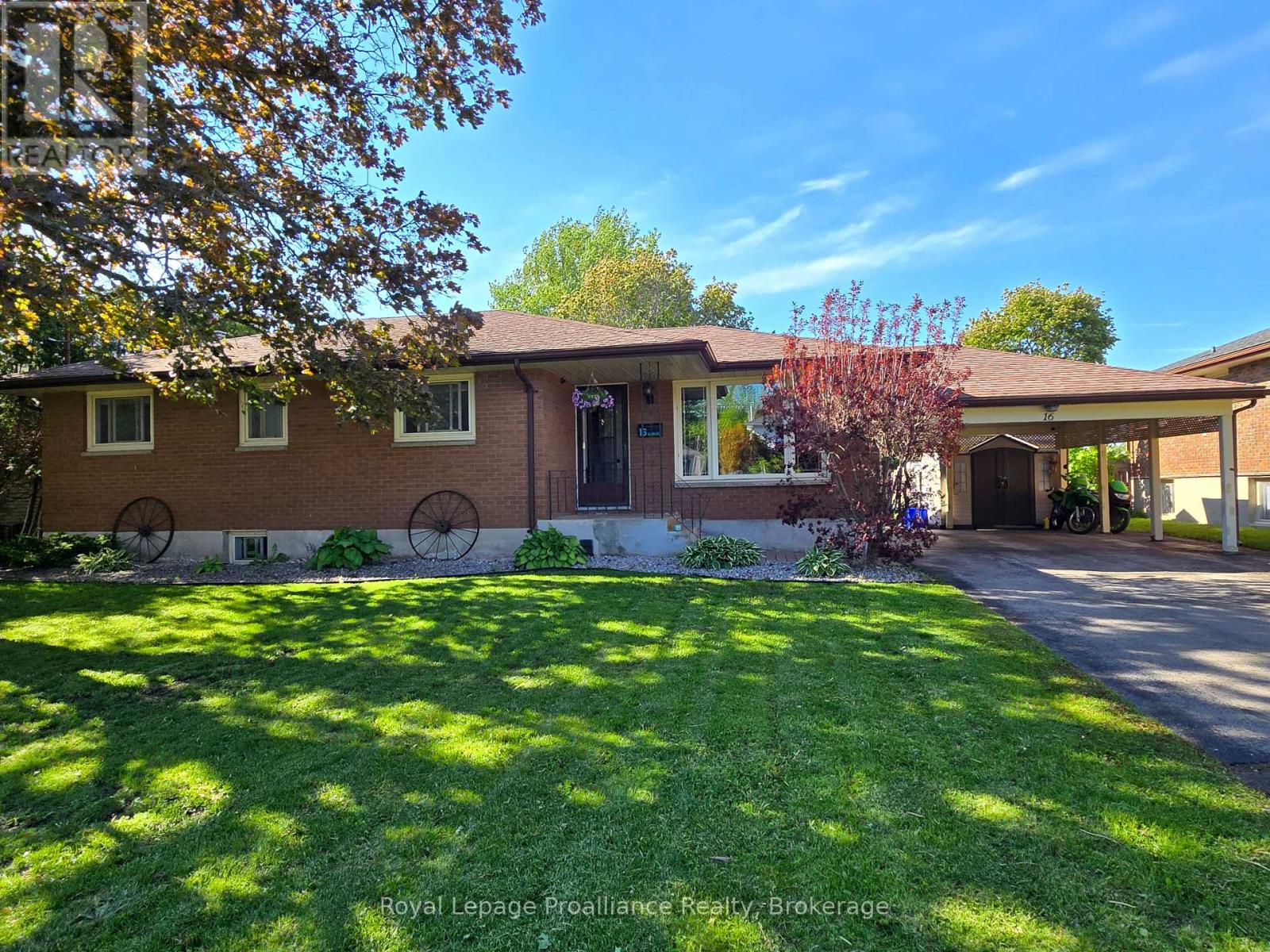 16 Auburn Street, Belleville, Ontario  K8P 2N2 - Photo 1 - X13175132