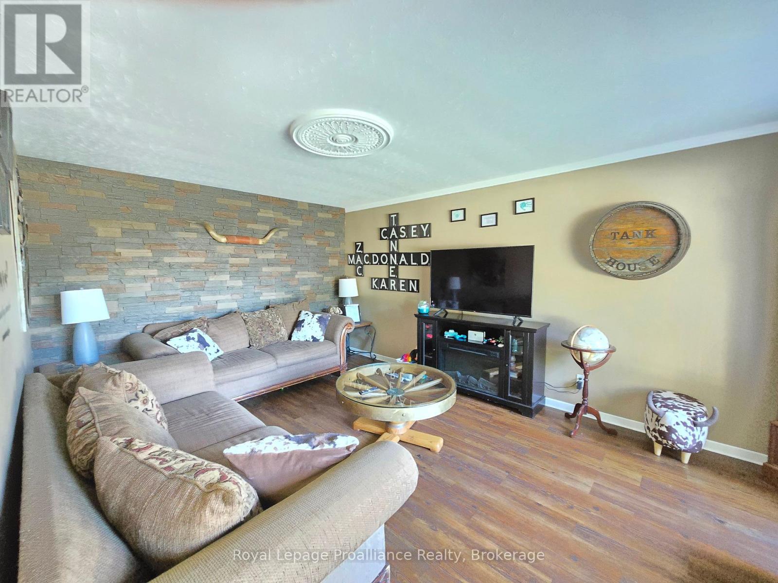 16 Auburn Street, Belleville, Ontario  K8P 2N2 - Photo 4 - X13175132