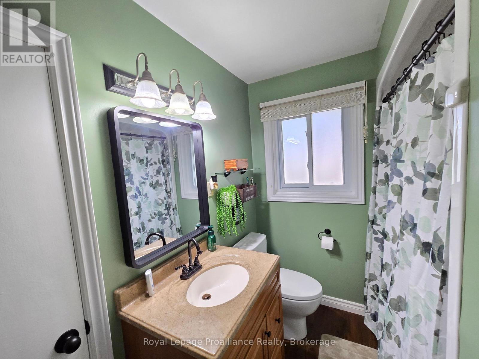16 Auburn Street, Belleville, Ontario  K8P 2N2 - Photo 8 - X13175132