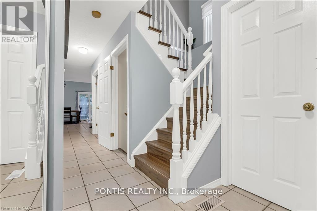 40 Alderson Drive, Cambridge, Ontario  N3C 4C5 - Photo 5 - X13064126