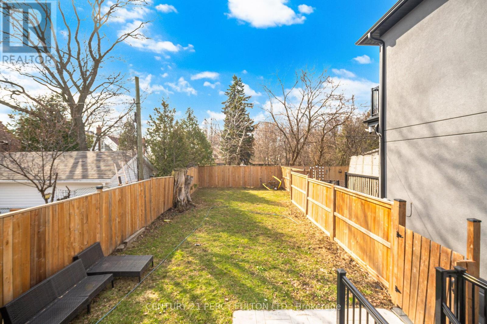 195 DANFORTH ROAD, Toronto, Ontario