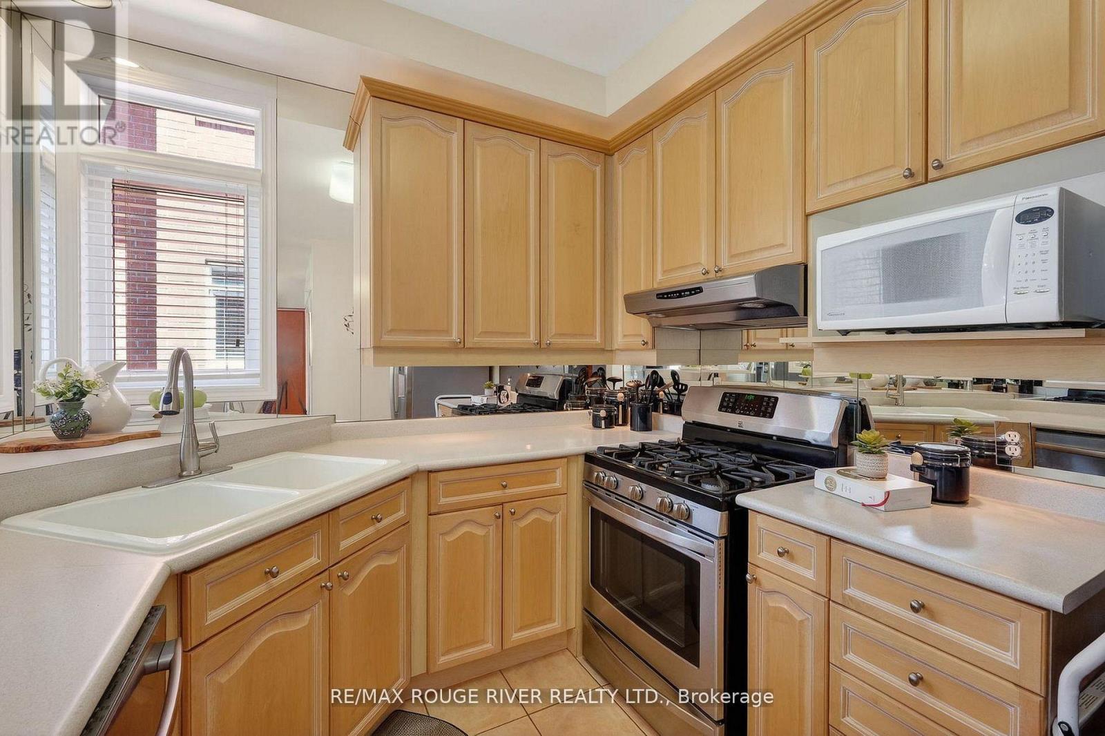 461 Summerpark Crescent, Pickering, Ontario  L1V 7A9 - Photo 13 - E13174978