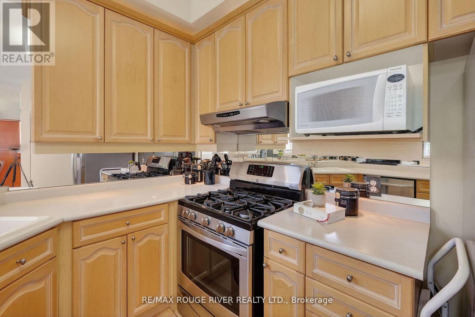 461 Summerpark Crescent, Pickering, Ontario  L1V 7A9 - Photo 14 - E13174978