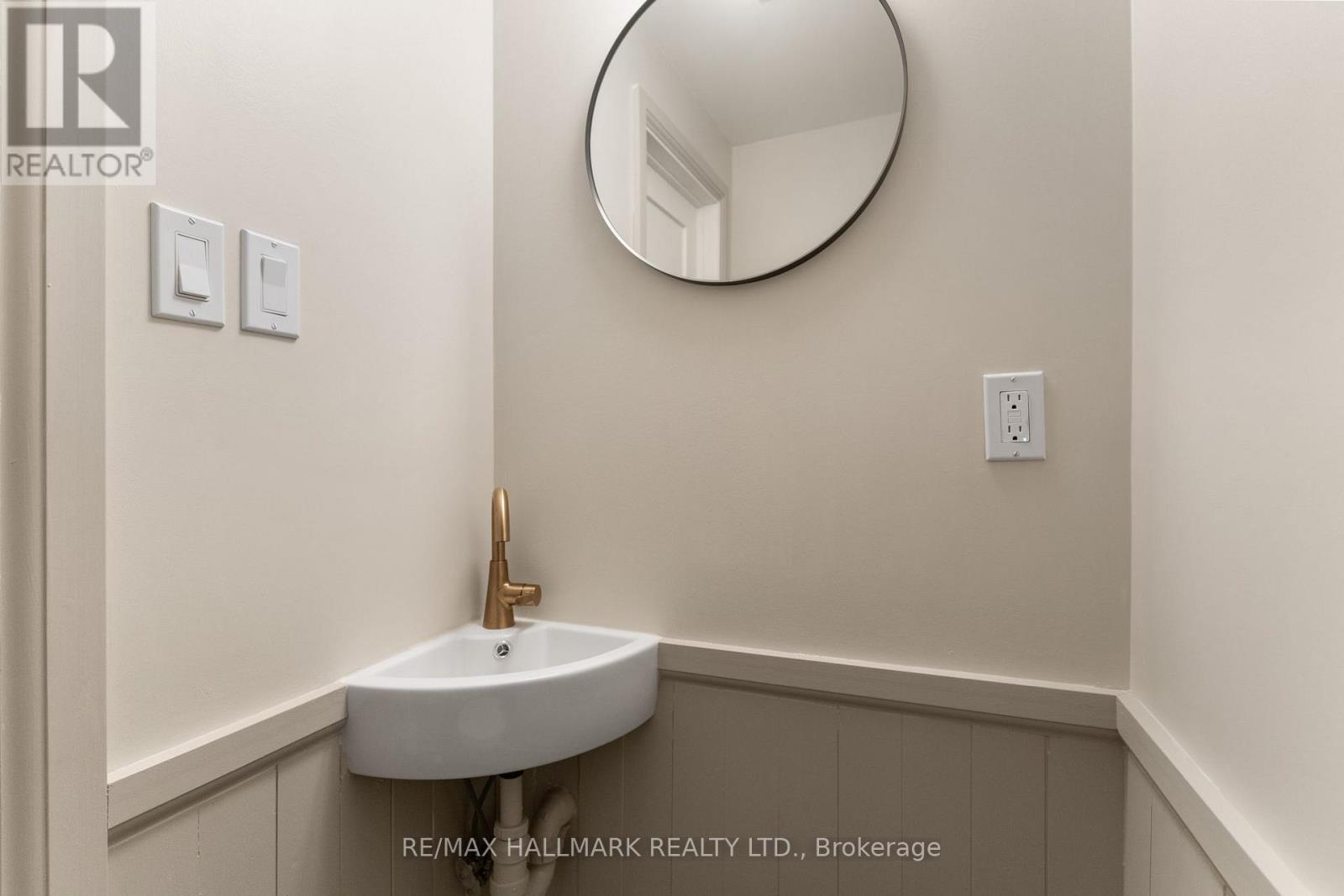 203 Parkmount Road, Toronto, Ontario  M4J 4V5 - Photo 16 - E13174996