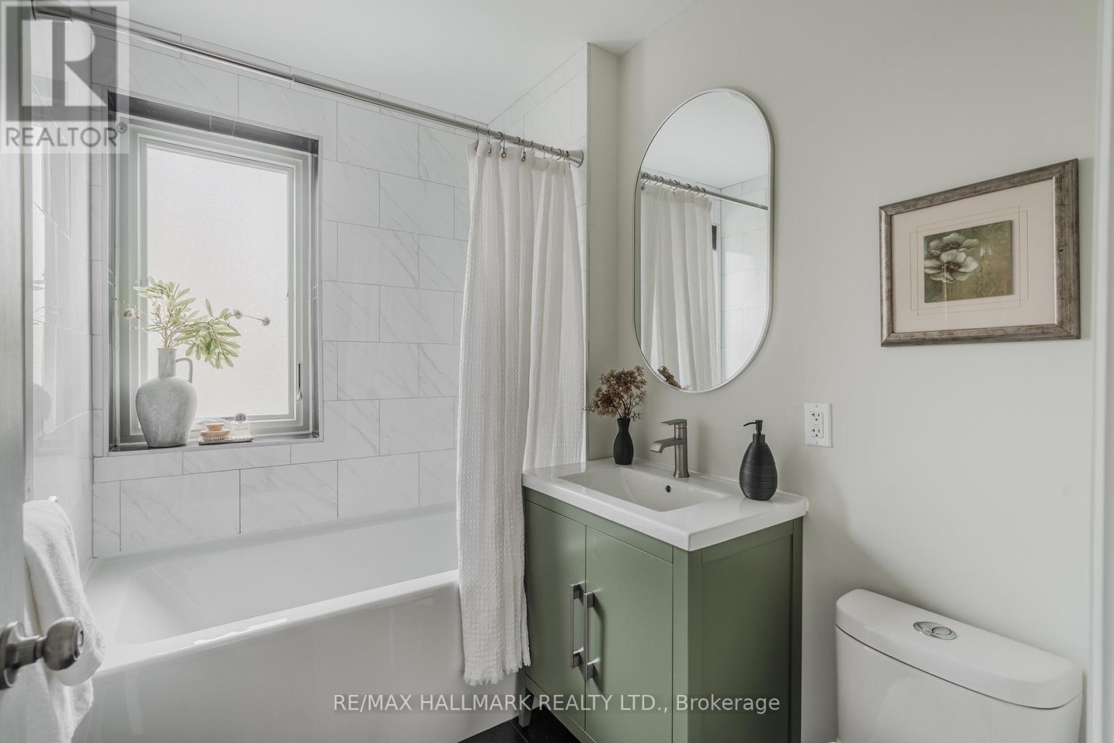 4 Wayland Avenue, Toronto, Ontario  M4E 3C7 - Photo 19 - E13175106