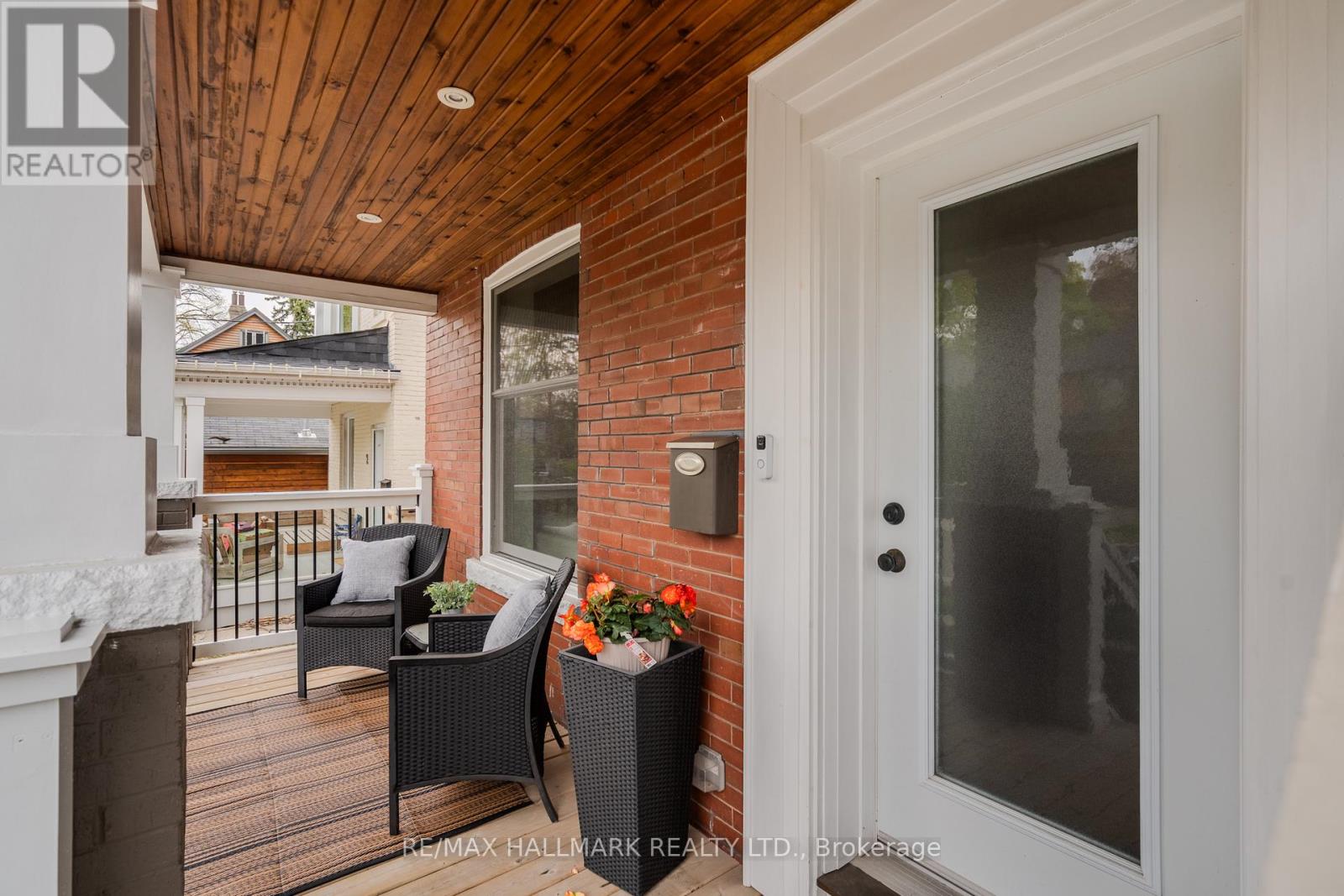4 Wayland Avenue, Toronto, Ontario  M4E 3C7 - Photo 2 - E13175106