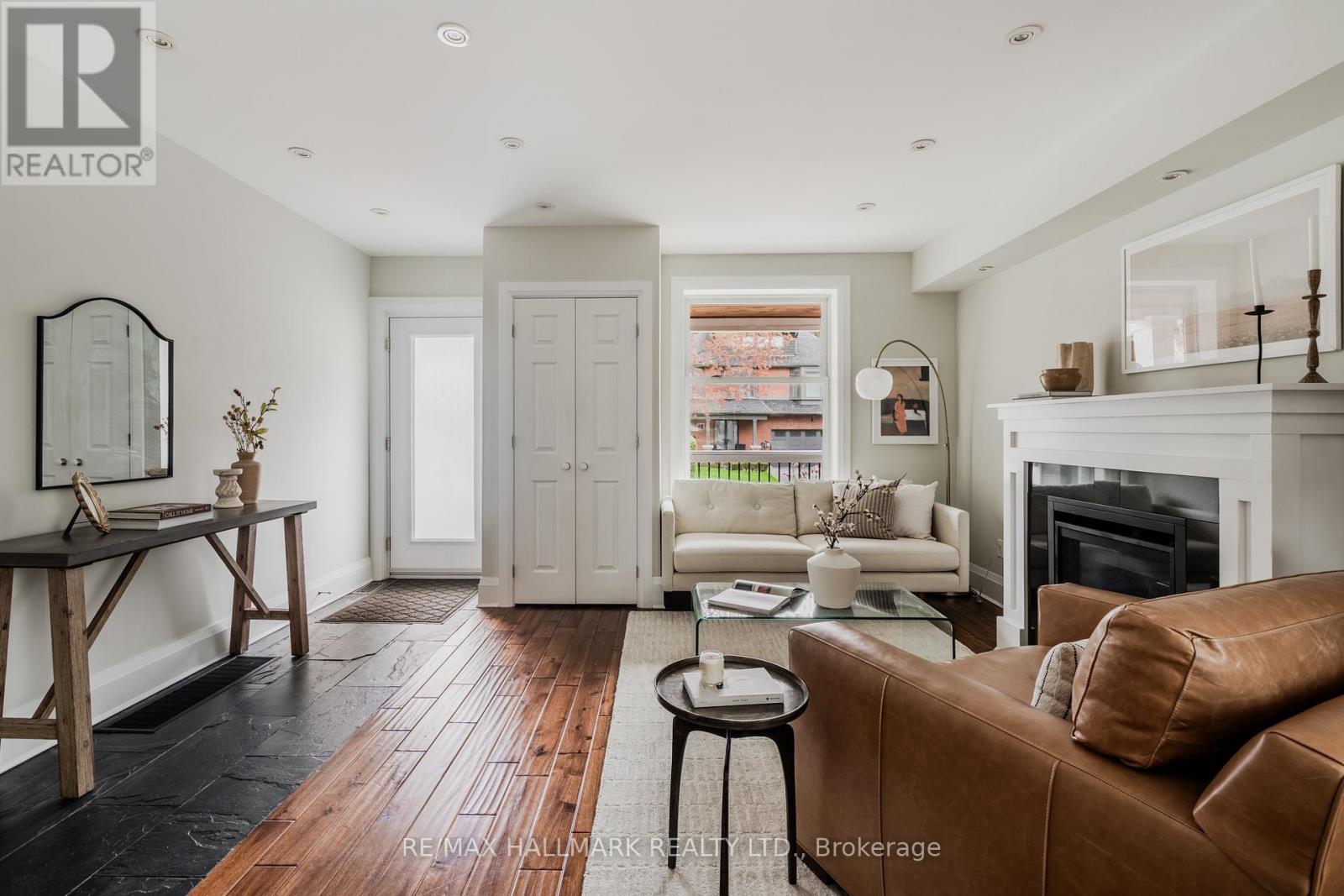 4 Wayland Avenue, Toronto, Ontario  M4E 3C7 - Photo 3 - E13175106