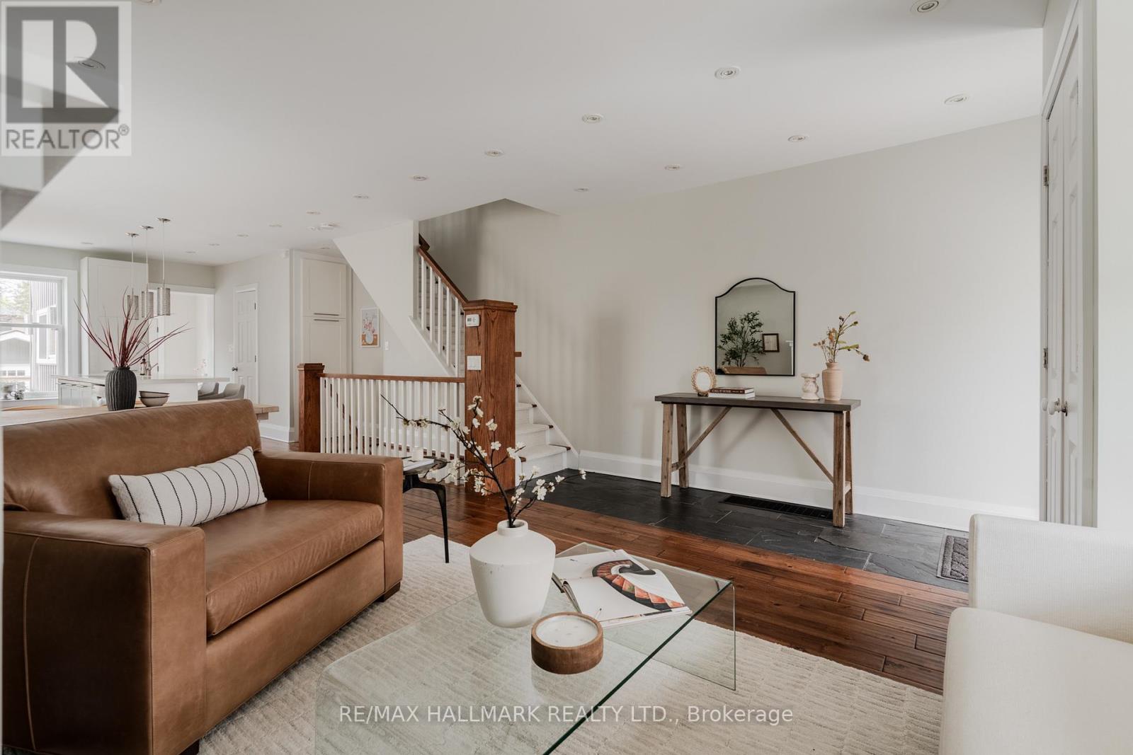 4 Wayland Avenue, Toronto, Ontario  M4E 3C7 - Photo 5 - E13175106