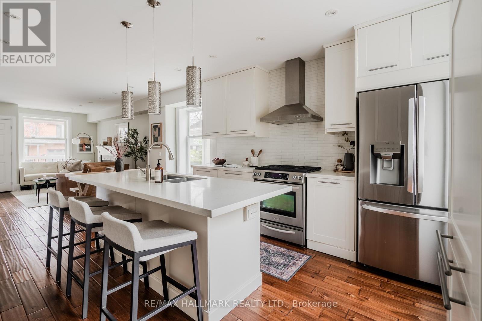 4 Wayland Avenue, Toronto, Ontario  M4E 3C7 - Photo 9 - E13175106