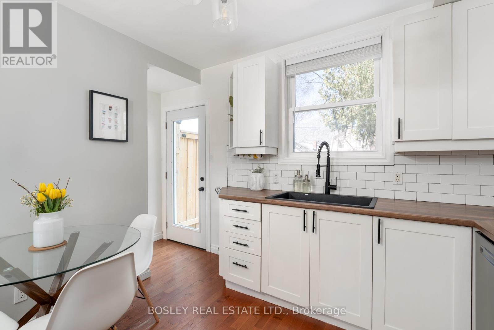 24 Queensdale Avenue, Toronto, Ontario  M4J 1X9 - Photo 12 - E13175140