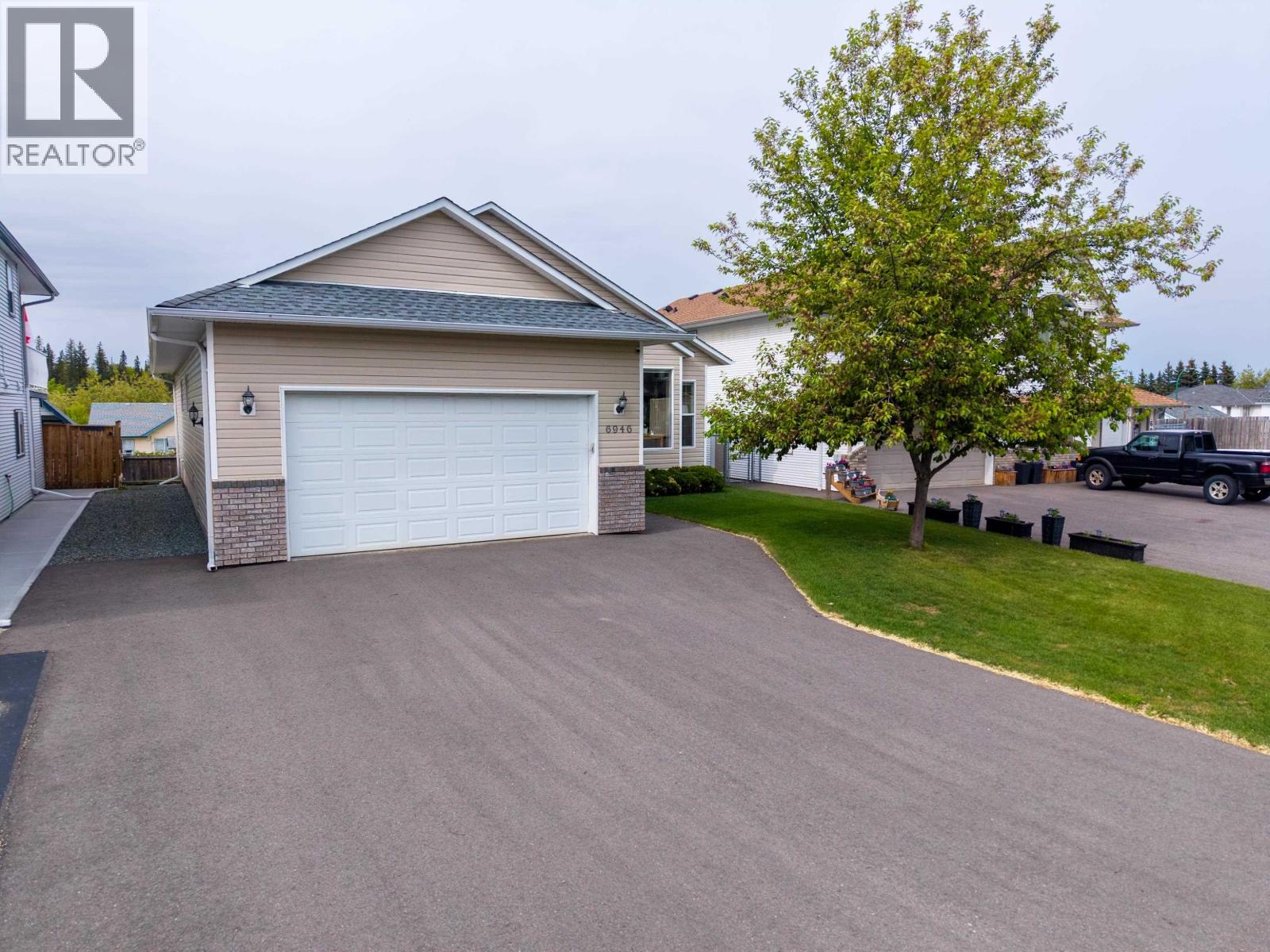 6946 Chartwell Crescent, Prince George, British Columbia  V2N 6Y4 - Photo 2 - R3127967