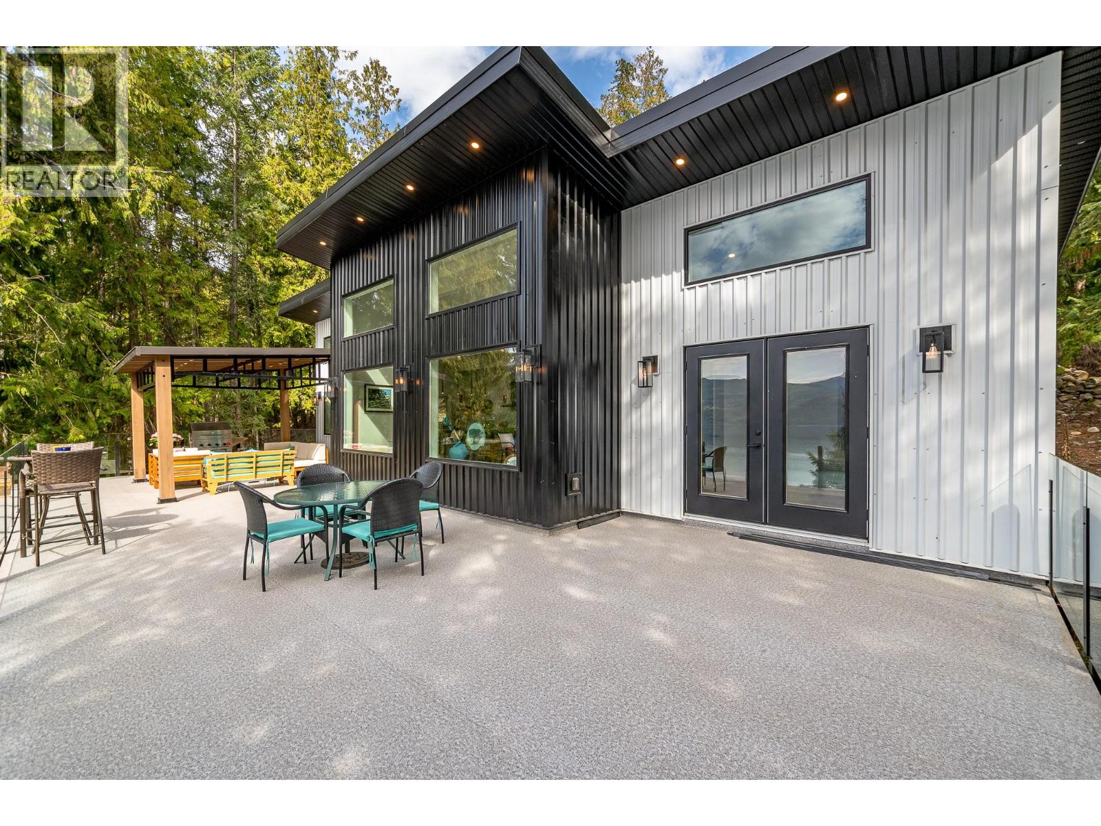 7750 Golf Course Road, Anglemont, British Columbia  V0E 1M8 - Photo 28 - 10344080