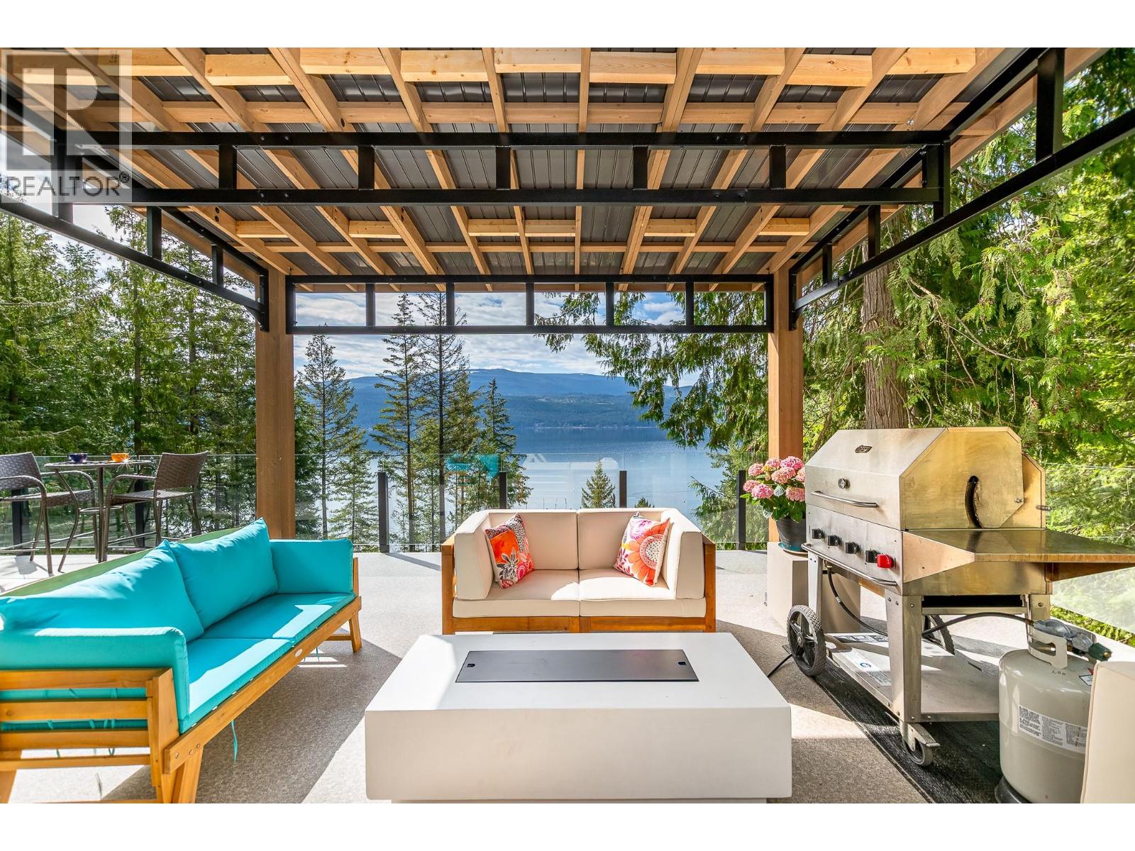7750 Golf Course Road, Anglemont, British Columbia  V0E 1M8 - Photo 1 - 10344080