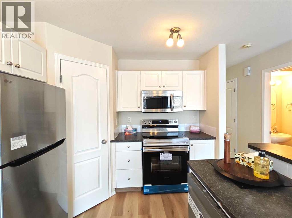 22 Arthur Close, Red Deer, Alberta  T4R 3M6 - Photo 7 - A2300341