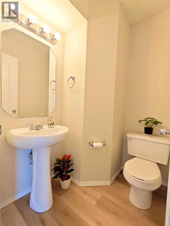 22 Arthur Close, Red Deer, Alberta  T4R 3M6 - Photo 8 - A2300341