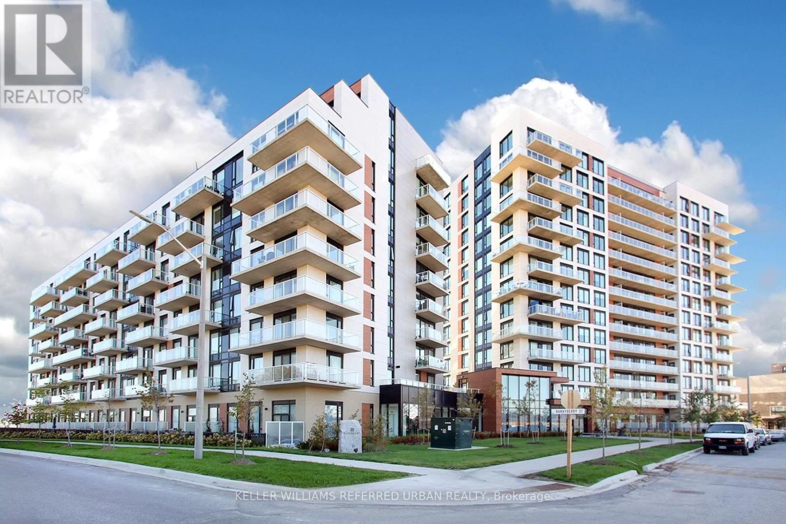 #404 - 6 DAVID EYER ROAD, Richmond Hill, Ontario