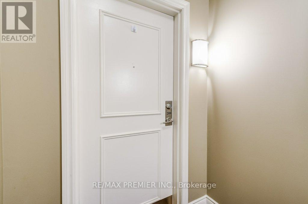 209 - 10211 Keele Street, Vaughan, Ontario L6A 4R7 - Photo 2 - N13175086