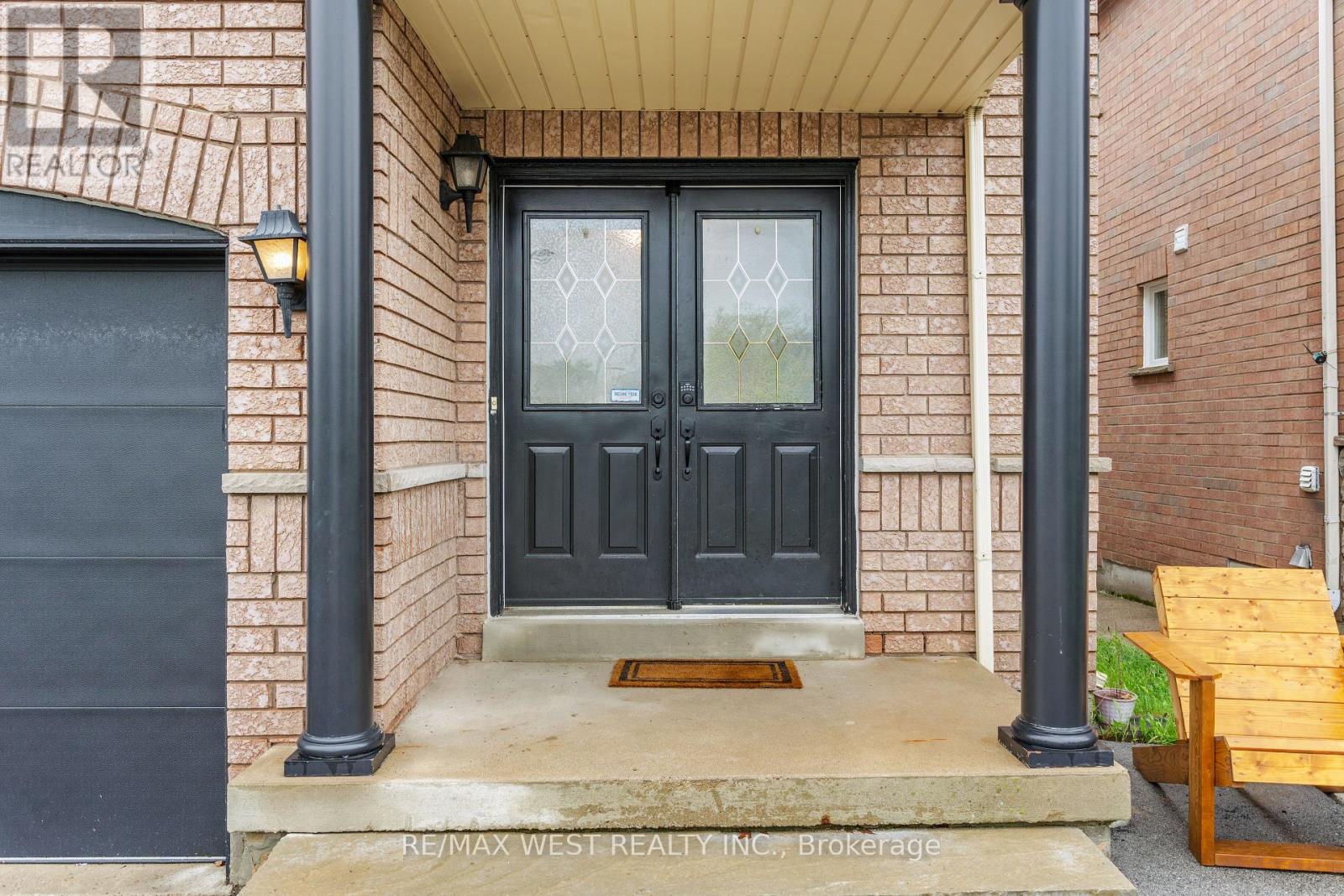284 Monte Carlo Drive, Vaughan, Ontario  L4H 1R2 - Photo 3 - N13175118