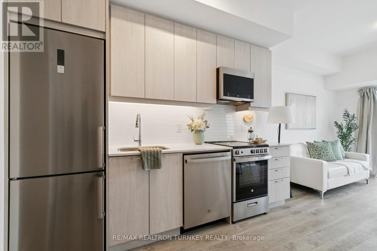 018 - 185 Deerfield Road, Newmarket, Ontario  L3Y 0G7 - Photo 6 - N13175208