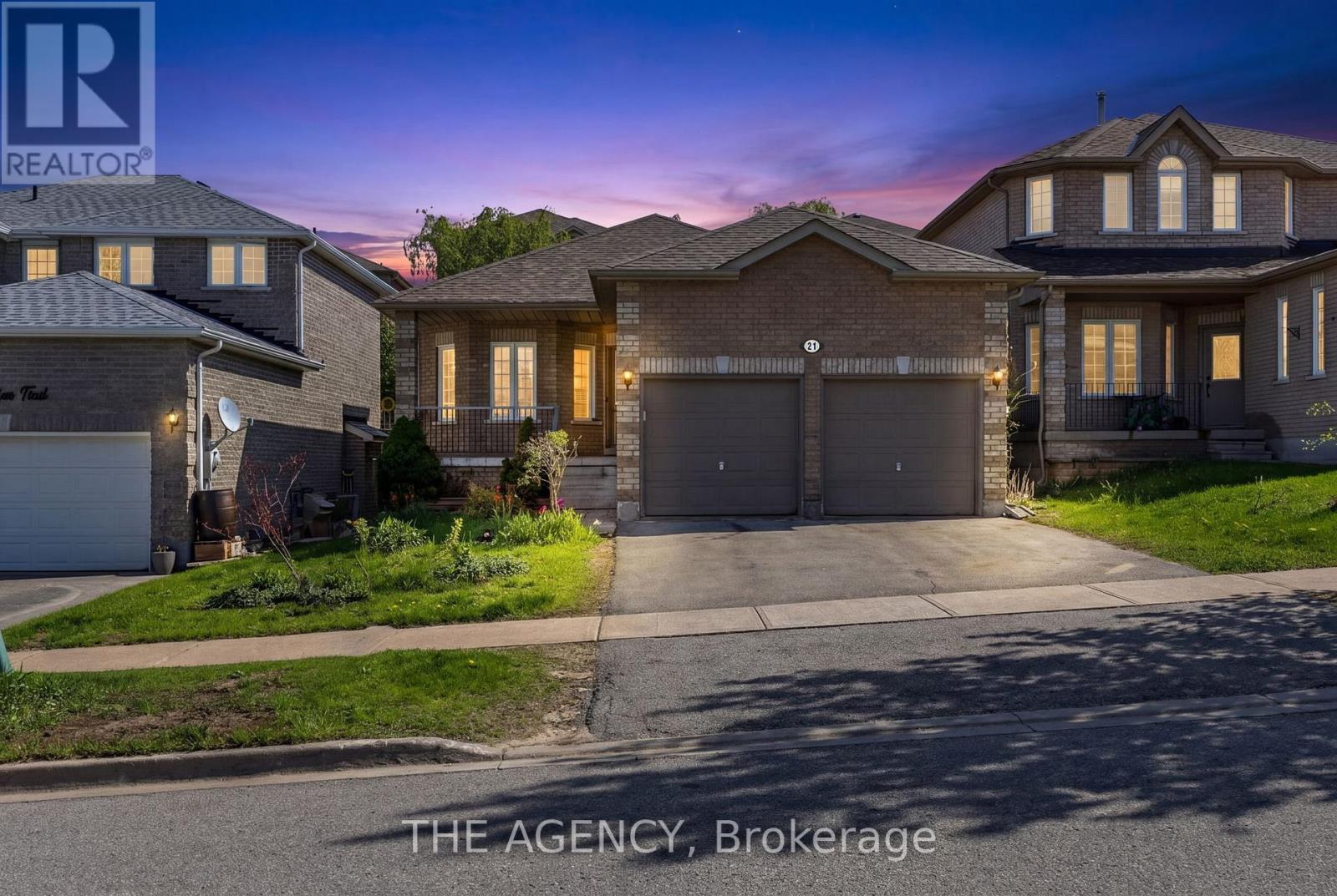 21 SILVER TRAIL, Barrie, Ontario